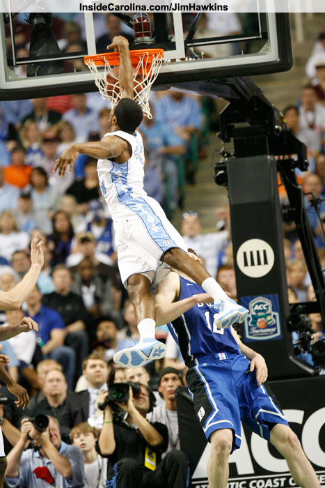 Dexter Strickland Dunks on Kyle Singler