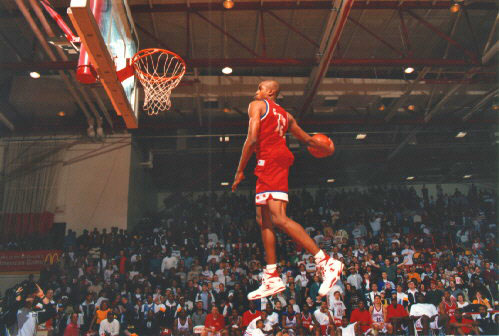 UNC Basketball: Rare footage of Vince Carter dunking in high school